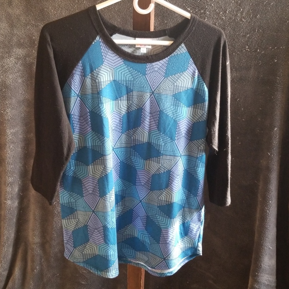 LLuLaRoe Randy tee